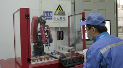 百年老字號(hào)的技術(shù)自覺 電工學(xué)機(jī)器人編程，匠心與智創(chuàng)的交響